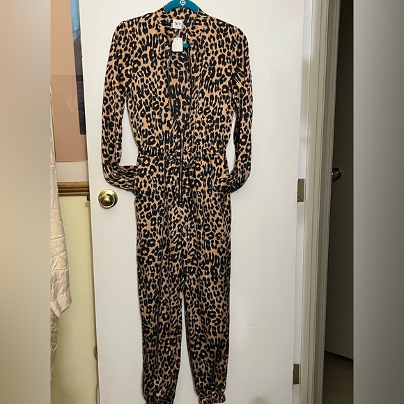 No 1 LOS ANGELES Jumpsuit cheetah Print .BNWT  size S-M - Picture 2 of 10